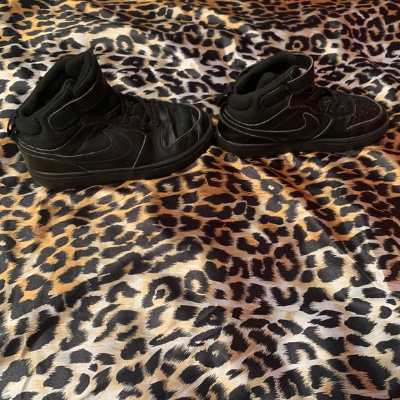 Youth- US 2Y pre-worn  Black Nike Air Force One high- leather. - Picture 2 of 5